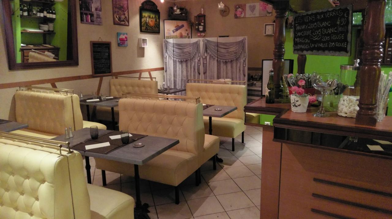 Hotel Logis De L'Europe Restaurant Le Cepage Corbigny Zewnętrze zdjęcie